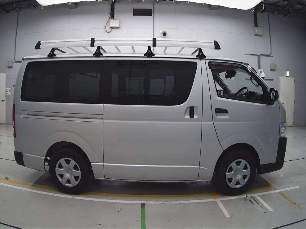 2018 Toyota Hiace Van GDH201V[2]