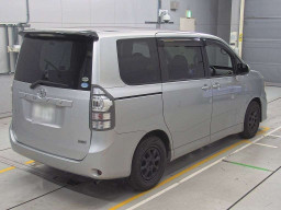 2012 Toyota Voxy