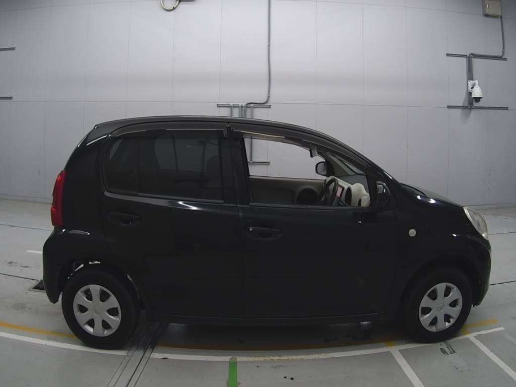 2011 Toyota Passo KGC30[2]