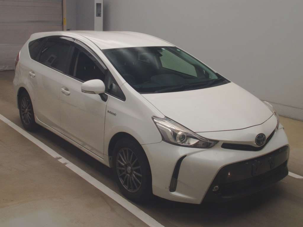 2016 Toyota Prius alpha ZVW41W[2]