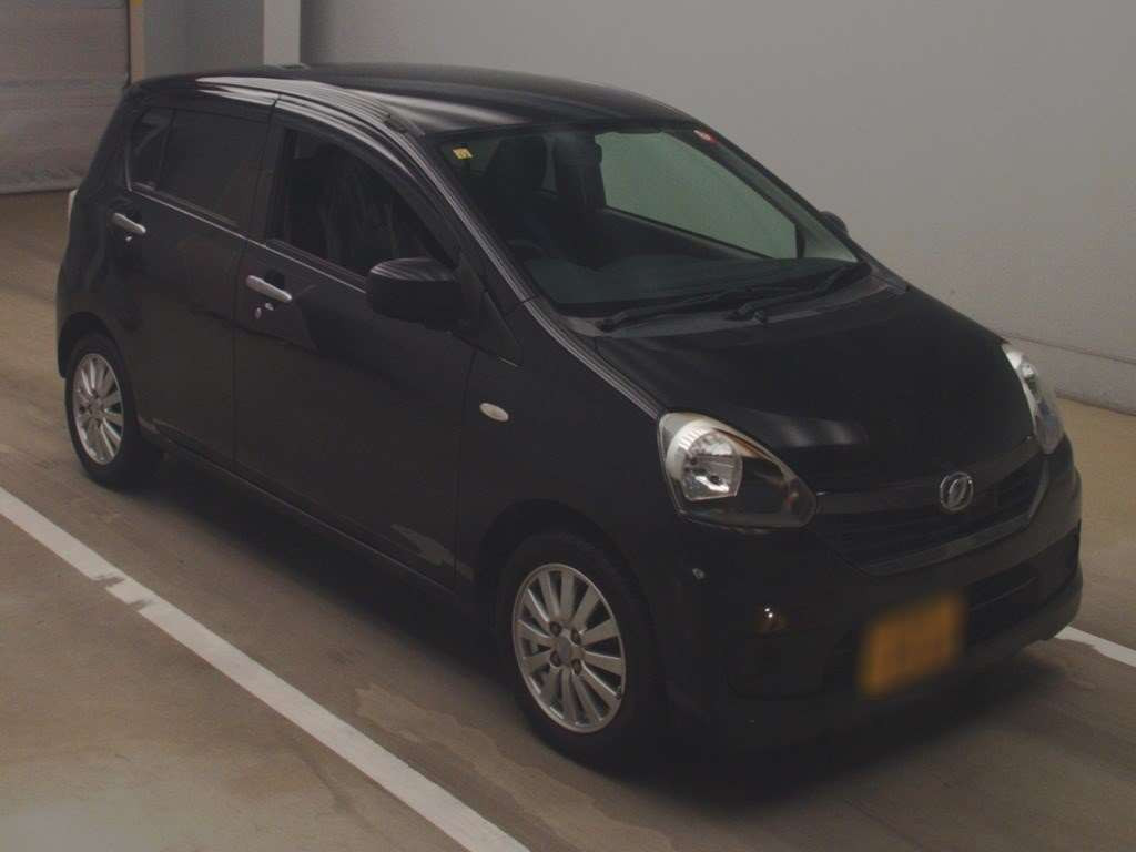 2016 Daihatsu Mira es LA300S[2]