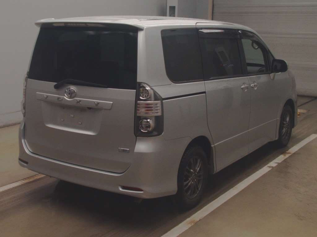 2010 Toyota Voxy ZRR70W[1]