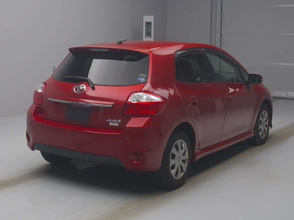 2010 Toyota Auris NZE151H[1]