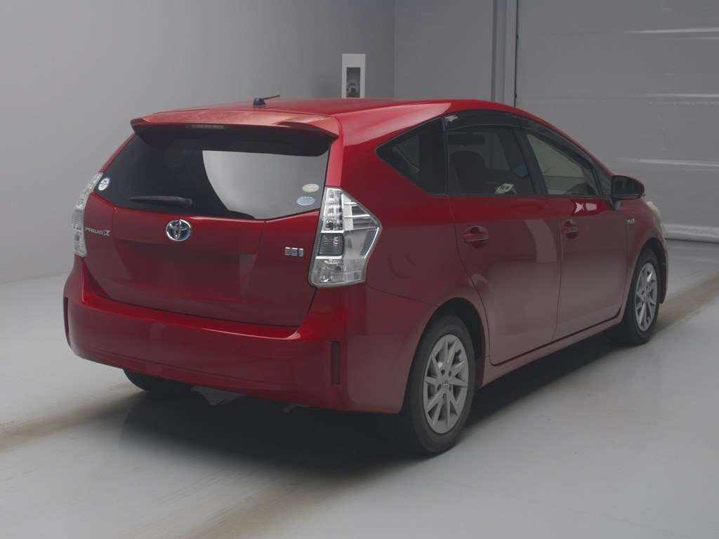 2012 Toyota Prius alpha ZVW41W[1]