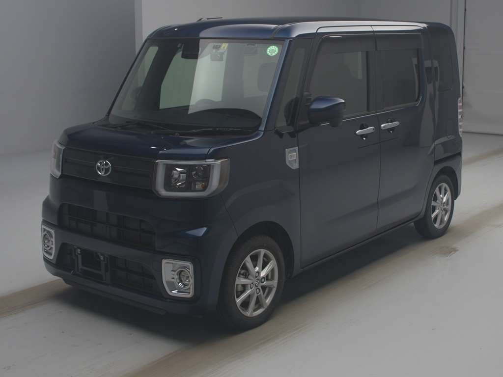 2022 Toyota Pixis Mega LA700A[0]