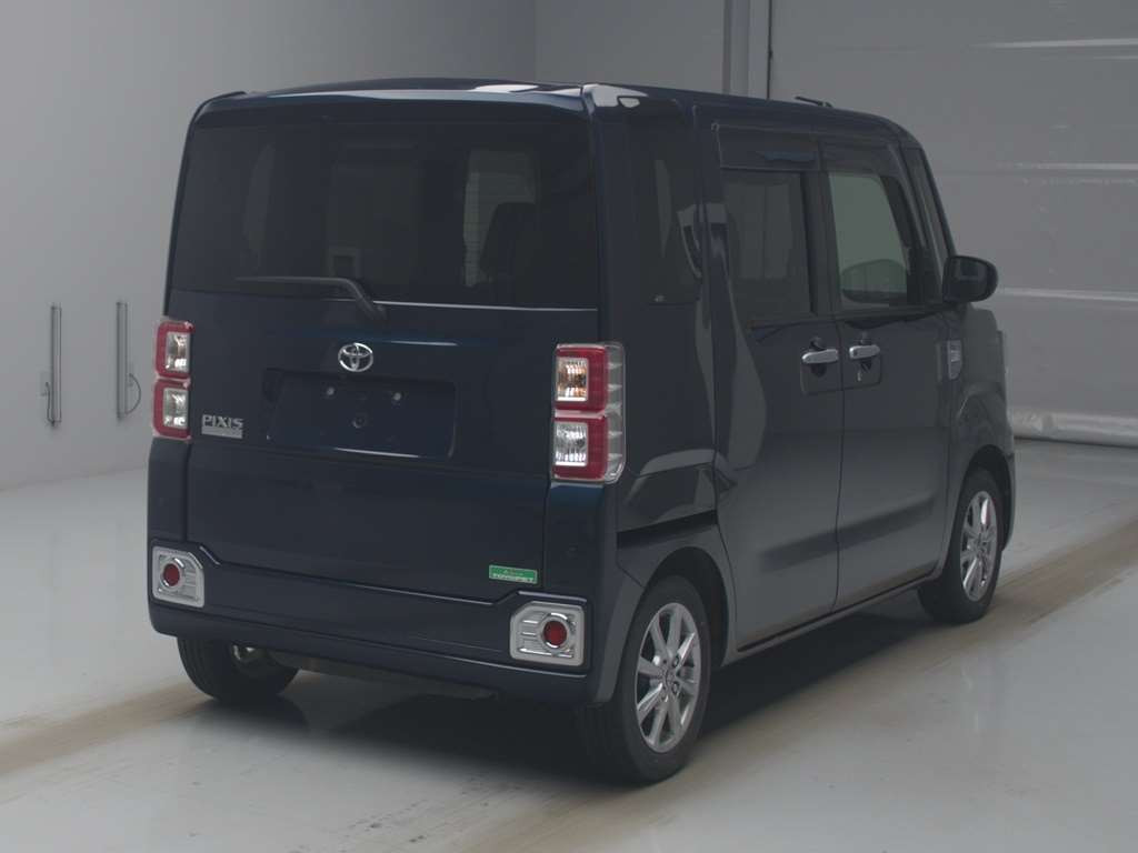 2022 Toyota Pixis Mega LA700A[1]