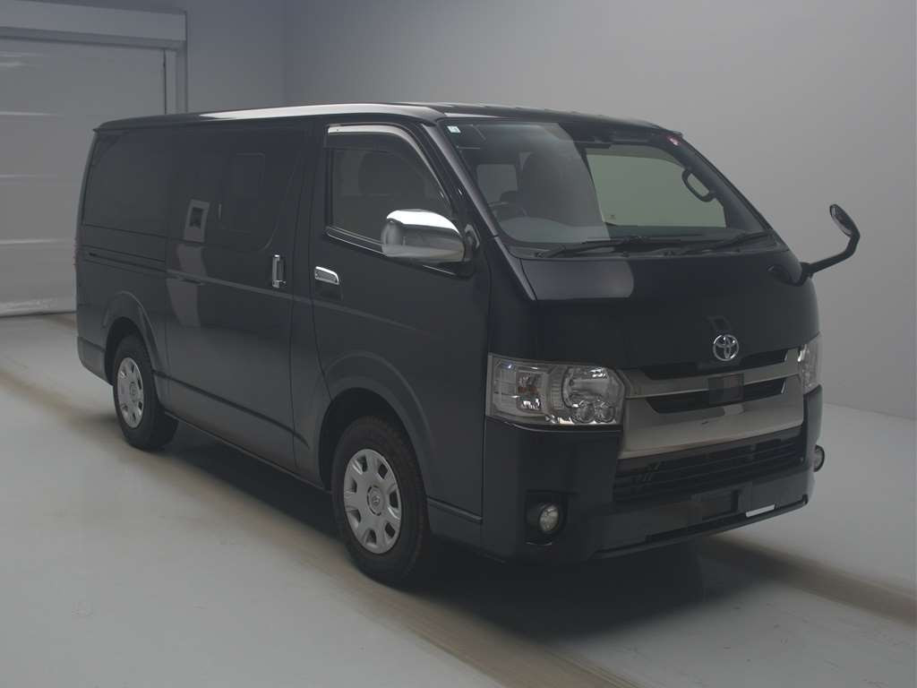 2020 Toyota Regiusace Van TRH200V[2]