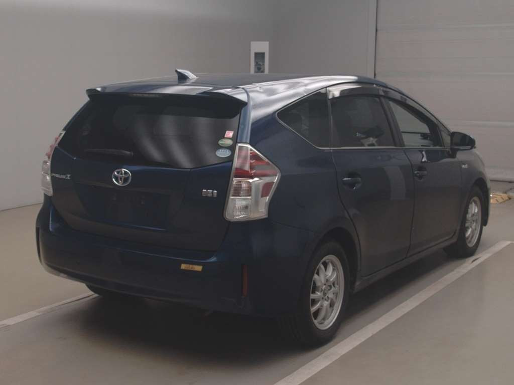 2018 Toyota Prius alpha ZVW41W[1]