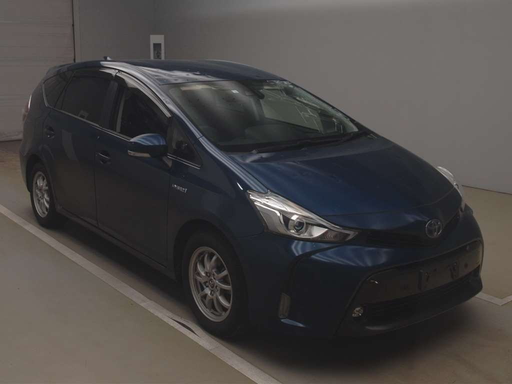 2018 Toyota Prius alpha ZVW41W[2]