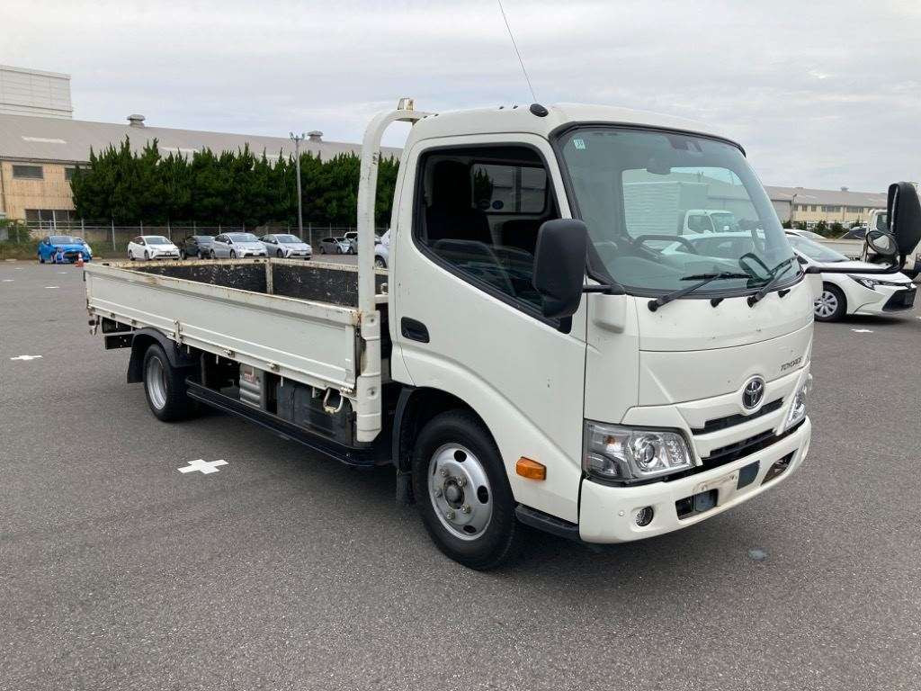 2019 Toyota Toyoace Truck XZU655[2]