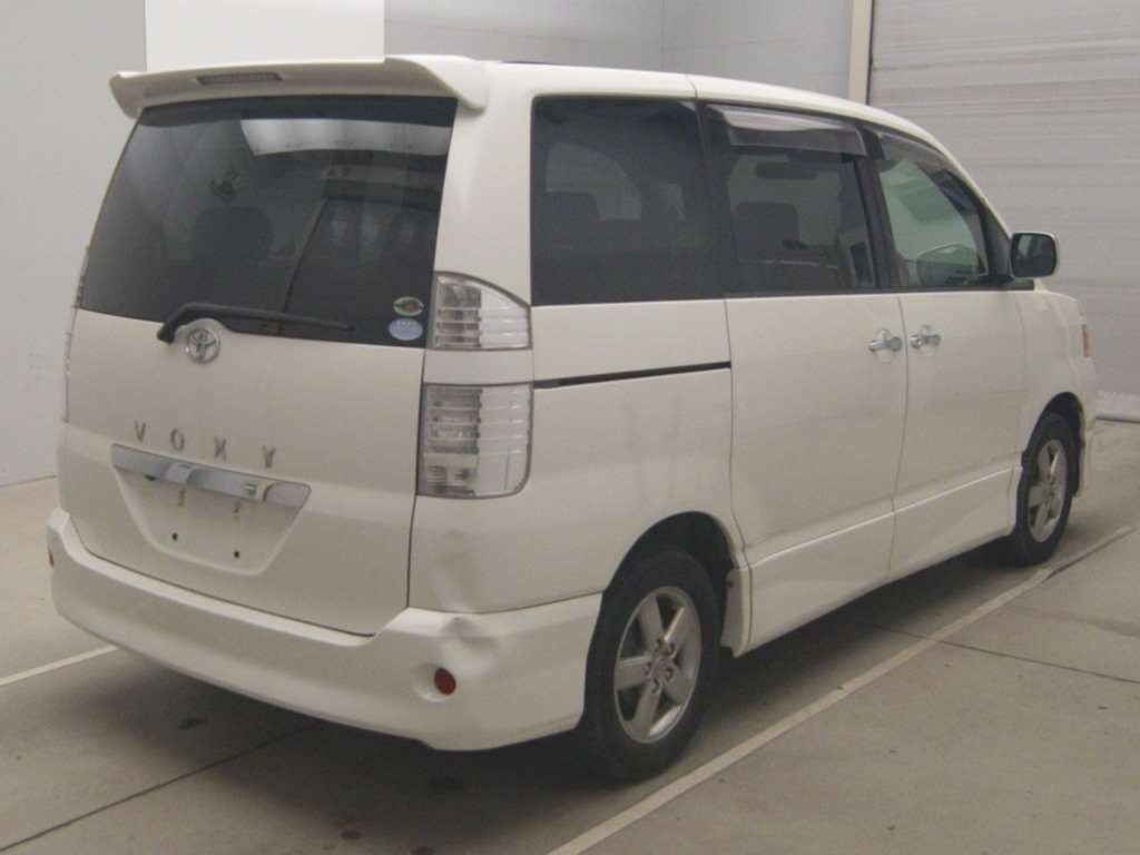 2006 Toyota Voxy AZR60G[1]