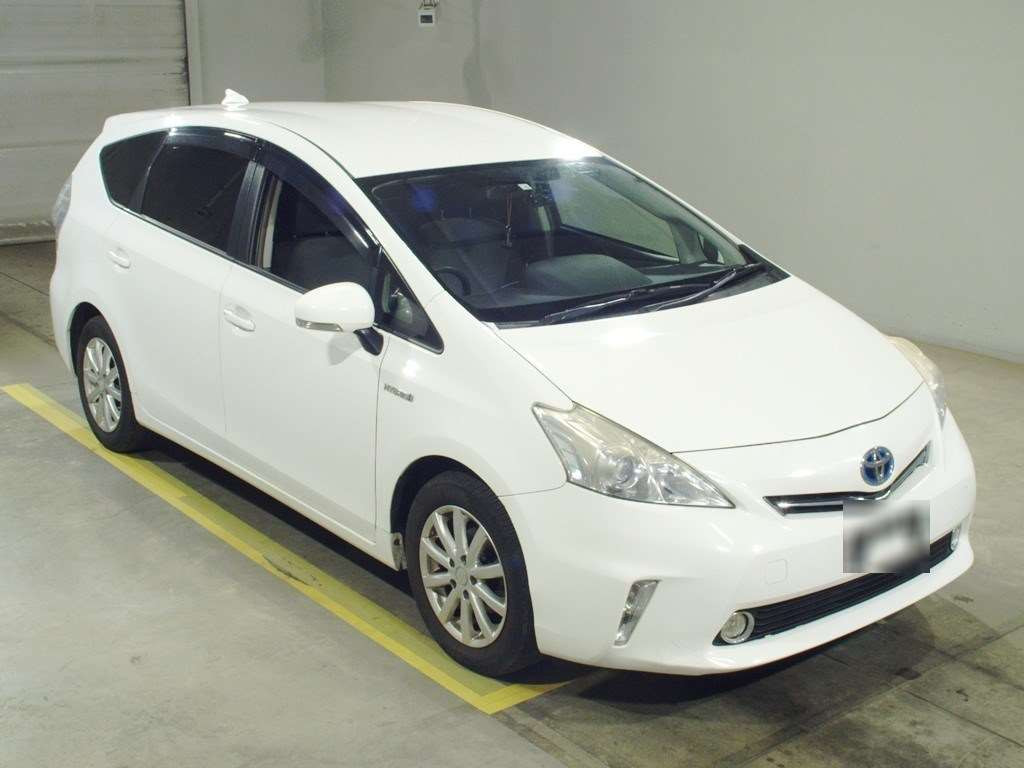 2012 Toyota Prius alpha ZVW41W[2]