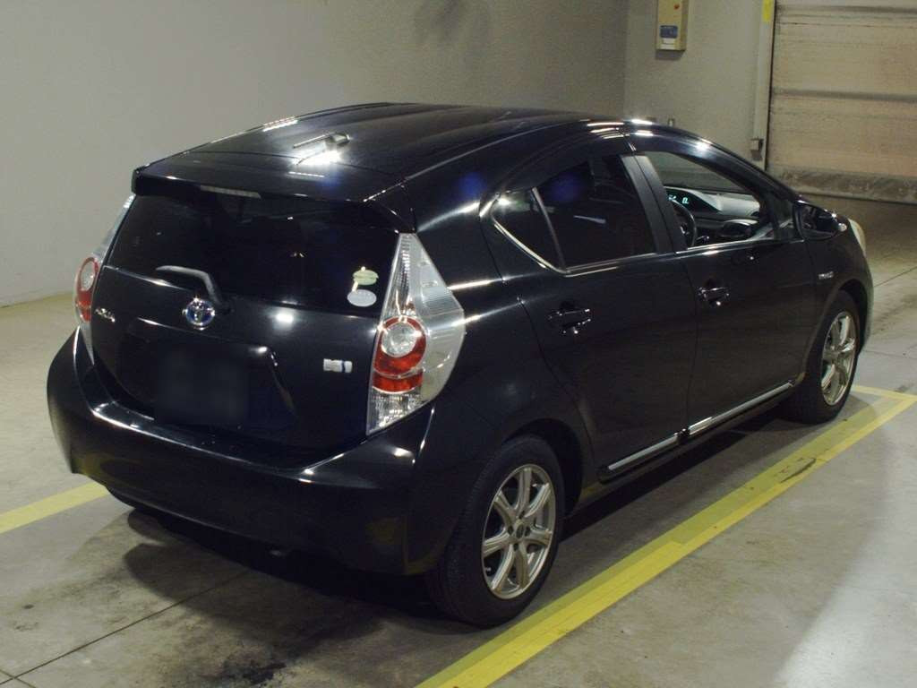 2012 Toyota Aqua NHP10[1]