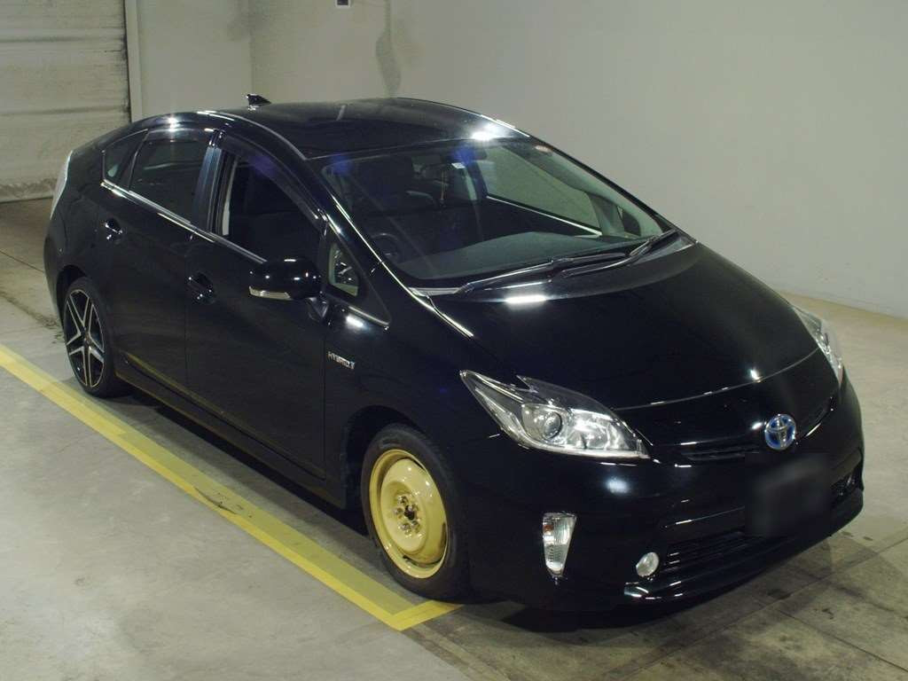 2015 Toyota Prius ZVW30[2]