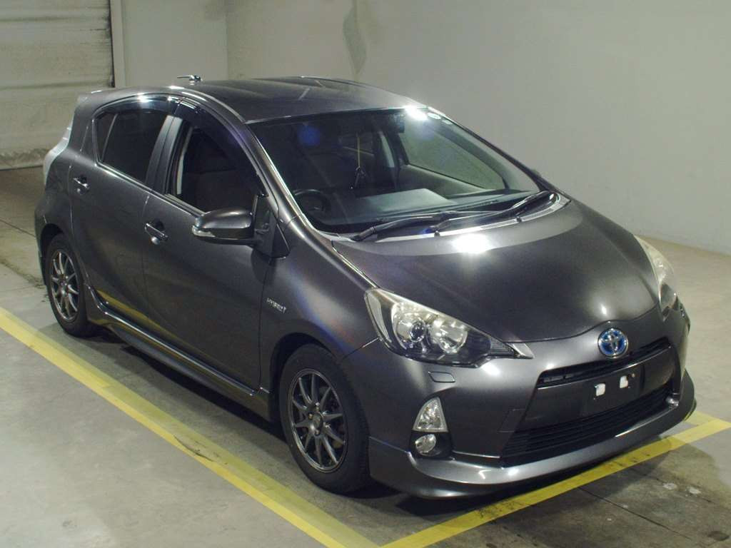 2012 Toyota Aqua NHP10[2]