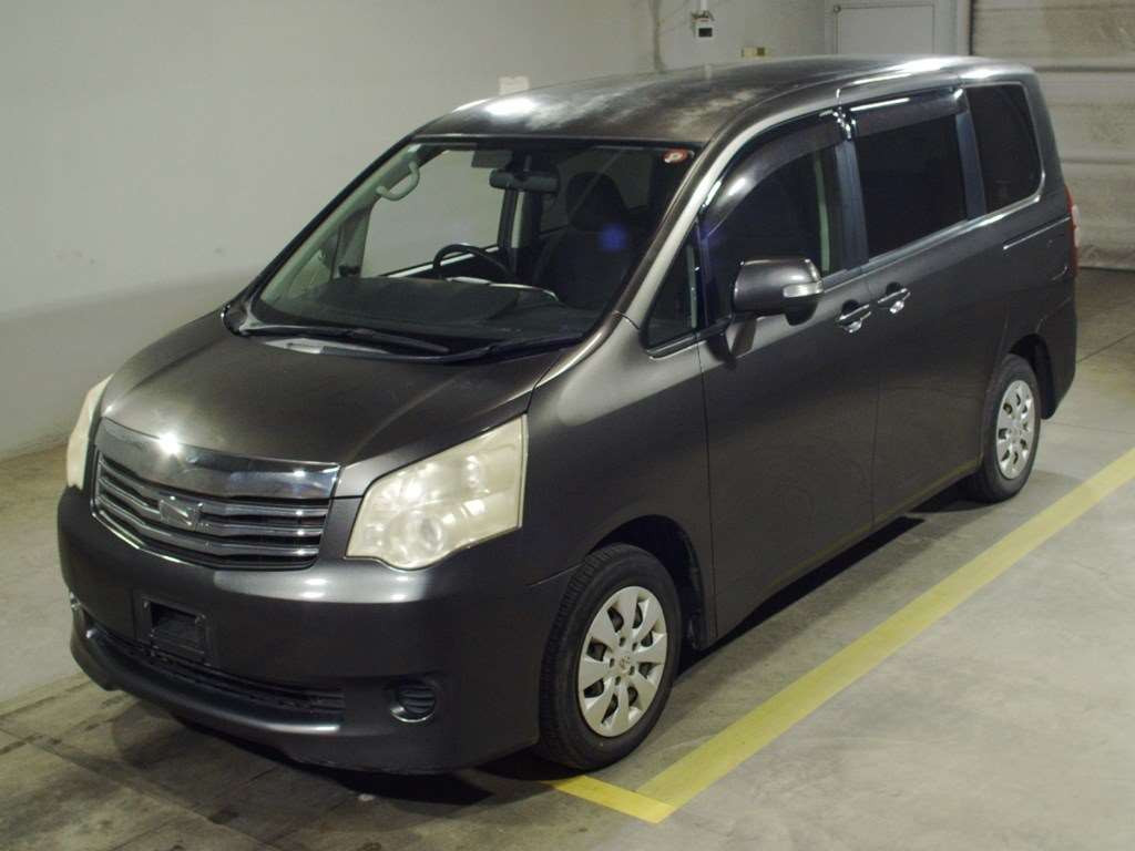 2010 Toyota Noah ZRR70G[0]