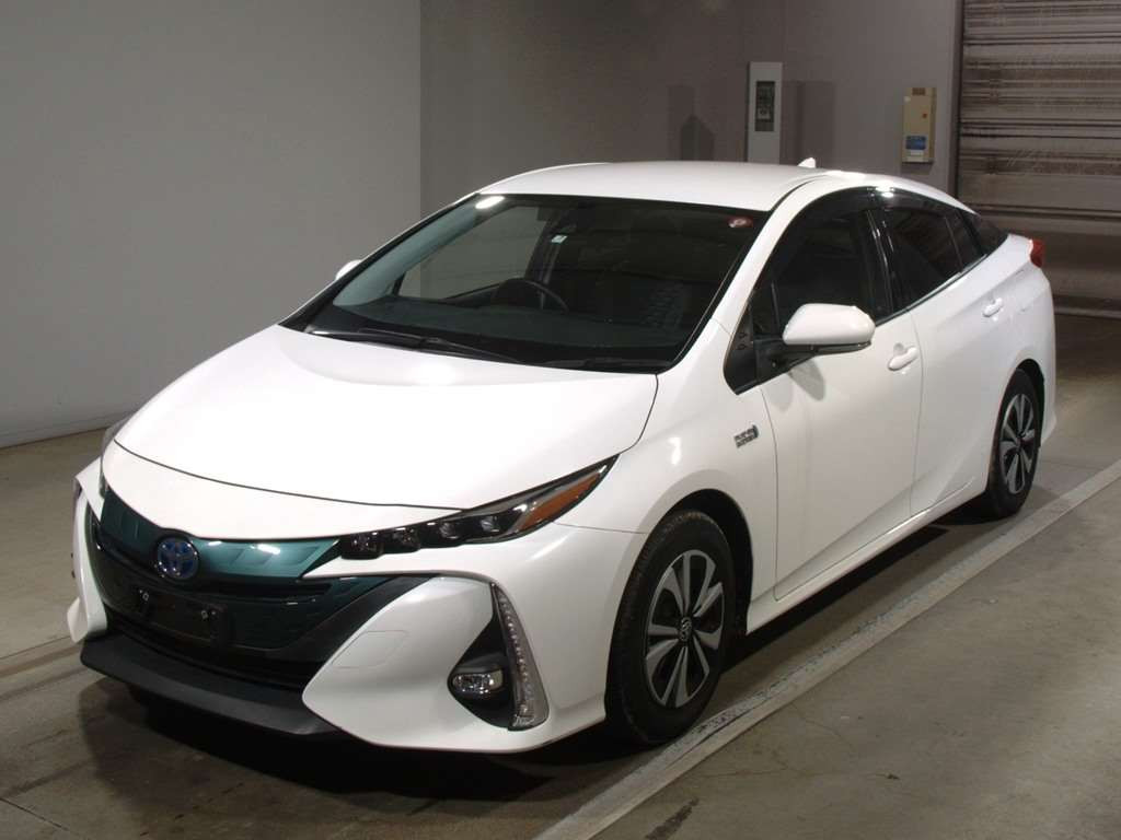 2017 Toyota Prius PHV ZVW52[0]