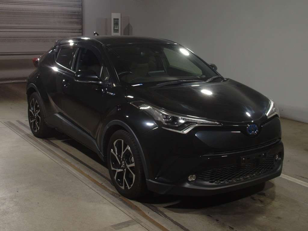 2019 Toyota C-HR ZYX10[2]