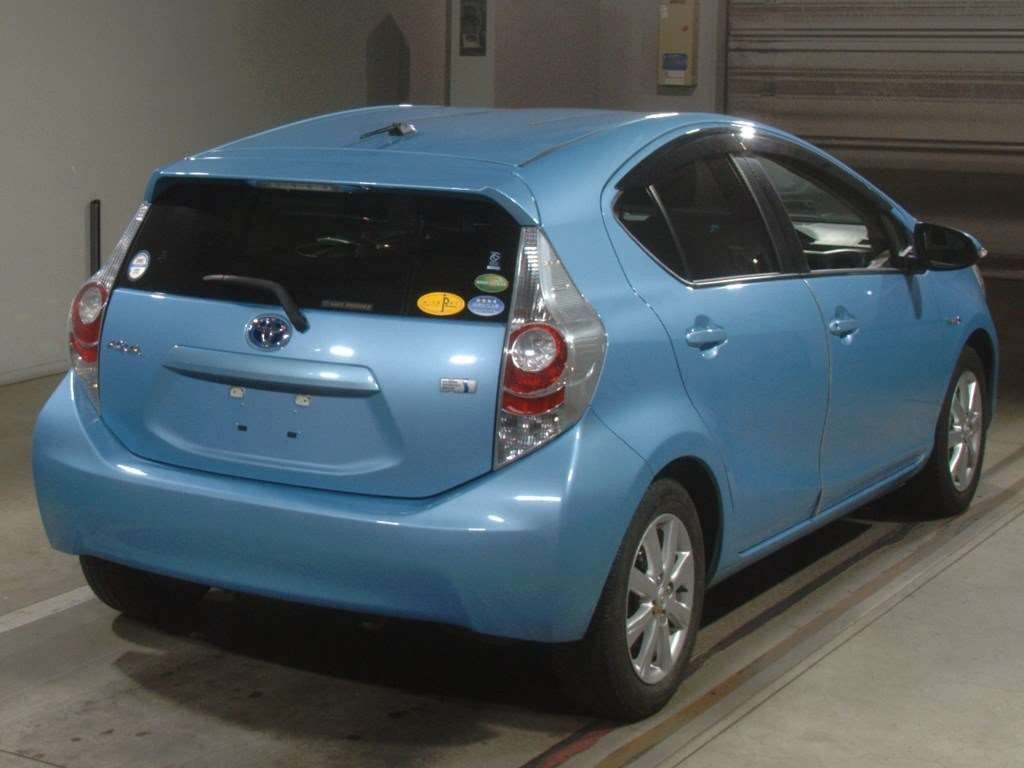 2014 Toyota Aqua NHP10[1]