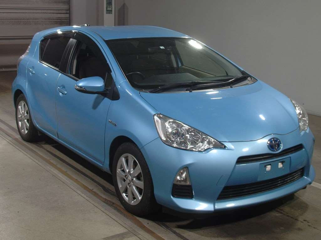 2014 Toyota Aqua NHP10[2]