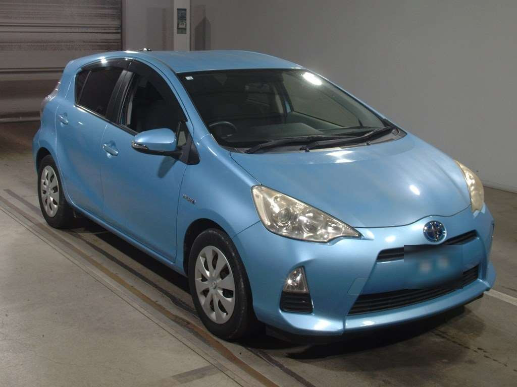 2012 Toyota Aqua NHP10[2]