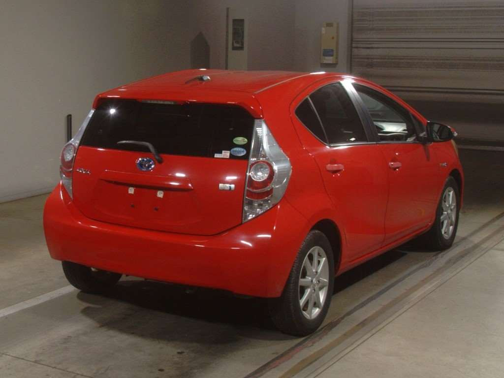 2012 Toyota Aqua NHP10[1]