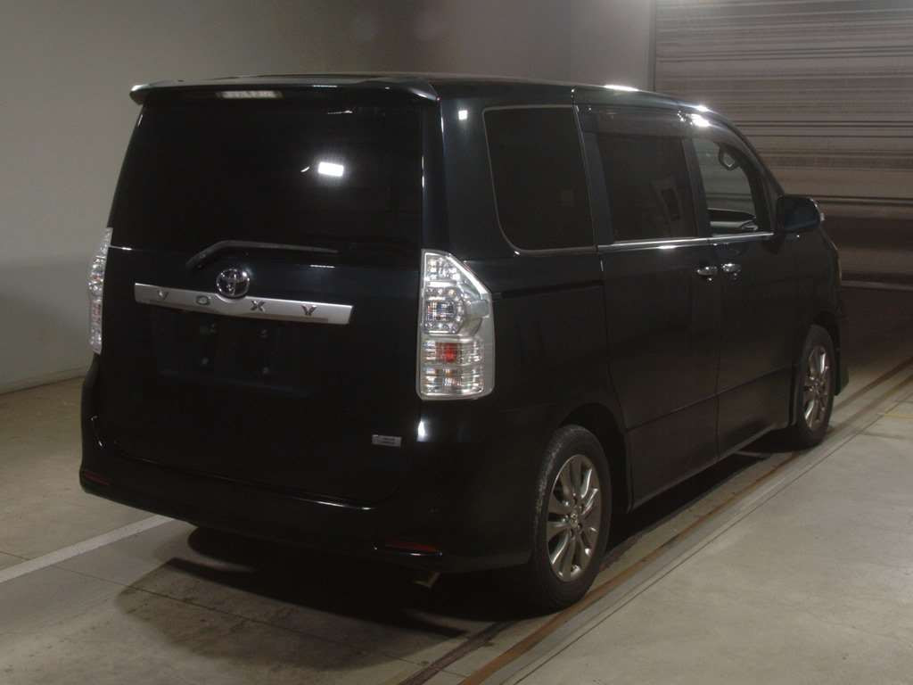 2011 Toyota Voxy ZRR70W[1]