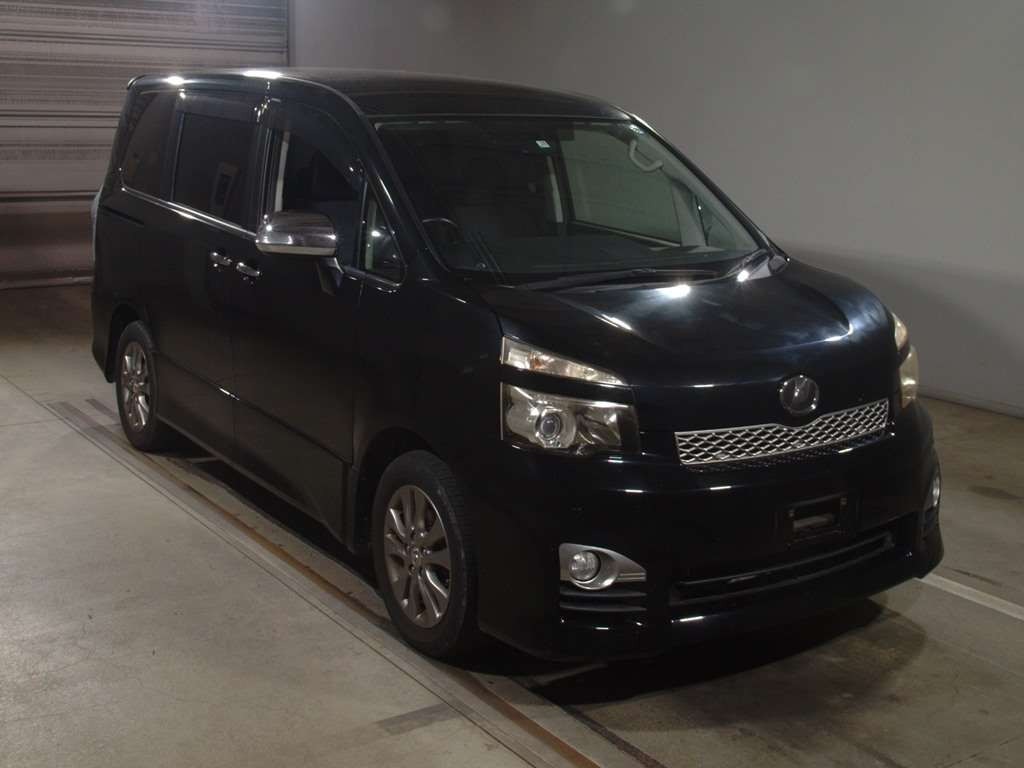 2011 Toyota Voxy ZRR70W[2]