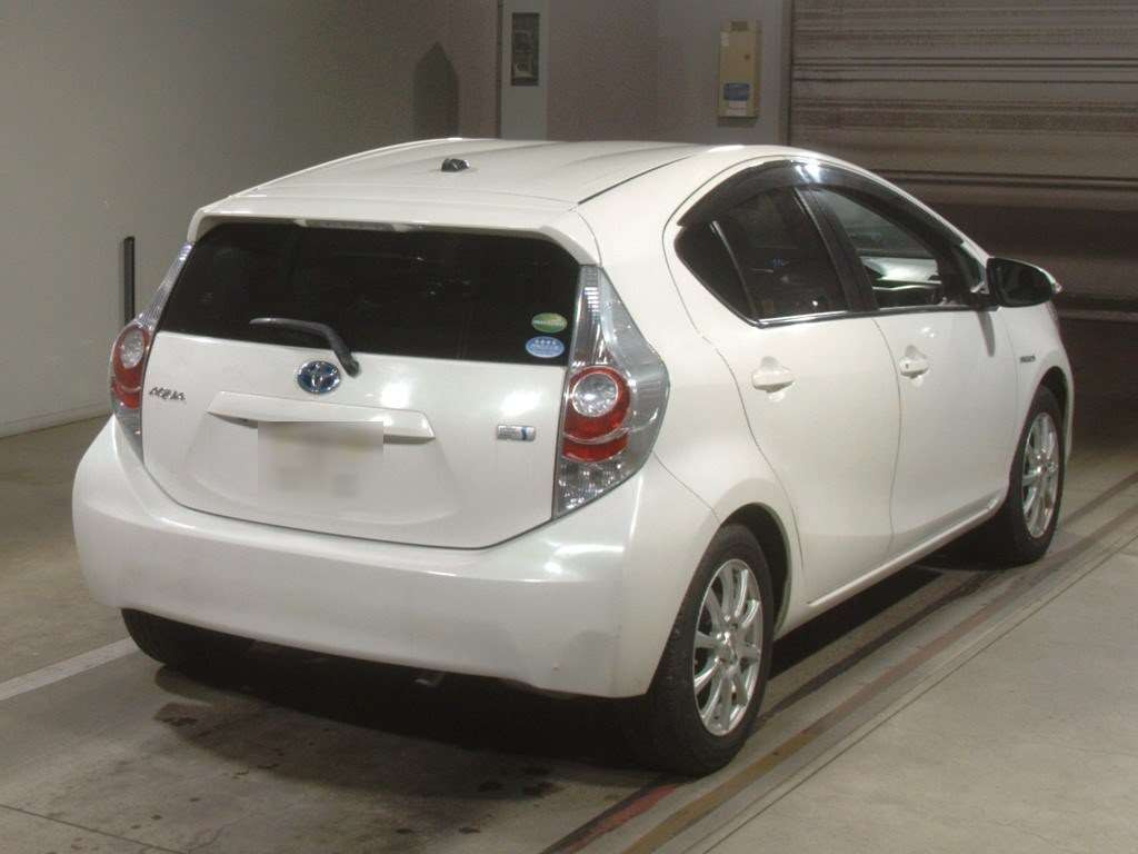 2014 Toyota Aqua NHP10[1]