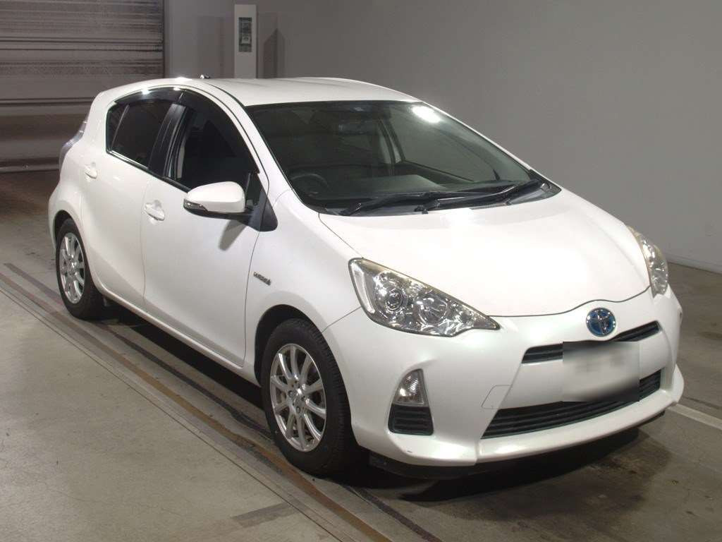 2014 Toyota Aqua NHP10[2]