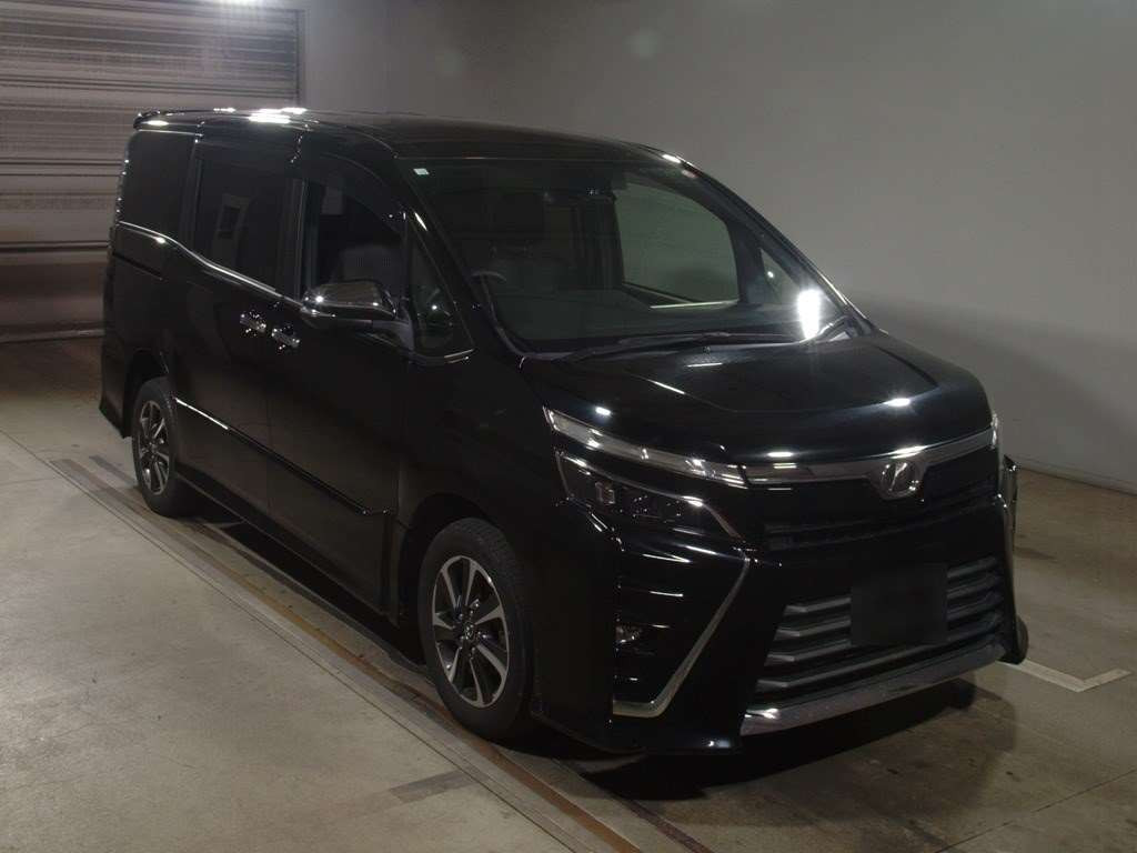 2018 Toyota Voxy ZRR85W[2]