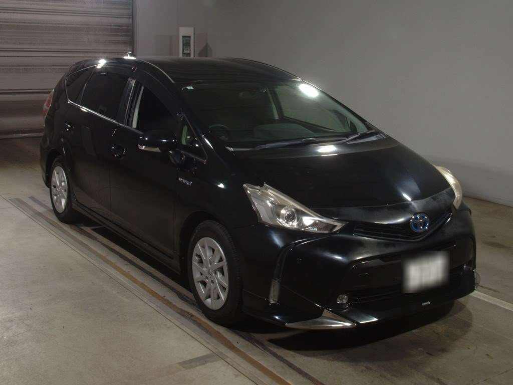 2015 Toyota Prius alpha ZVW41W[2]