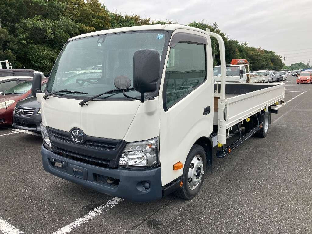 2018 Toyota Dyna Truck XZU722[0]