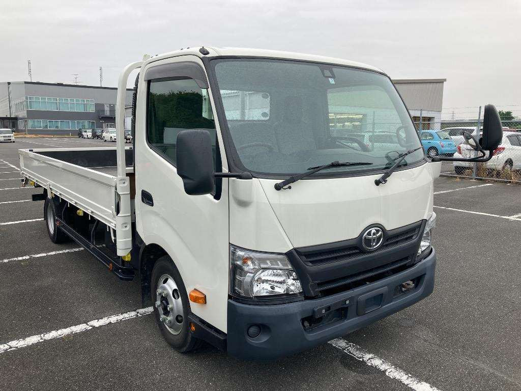 2018 Toyota Dyna Truck XZU722[2]