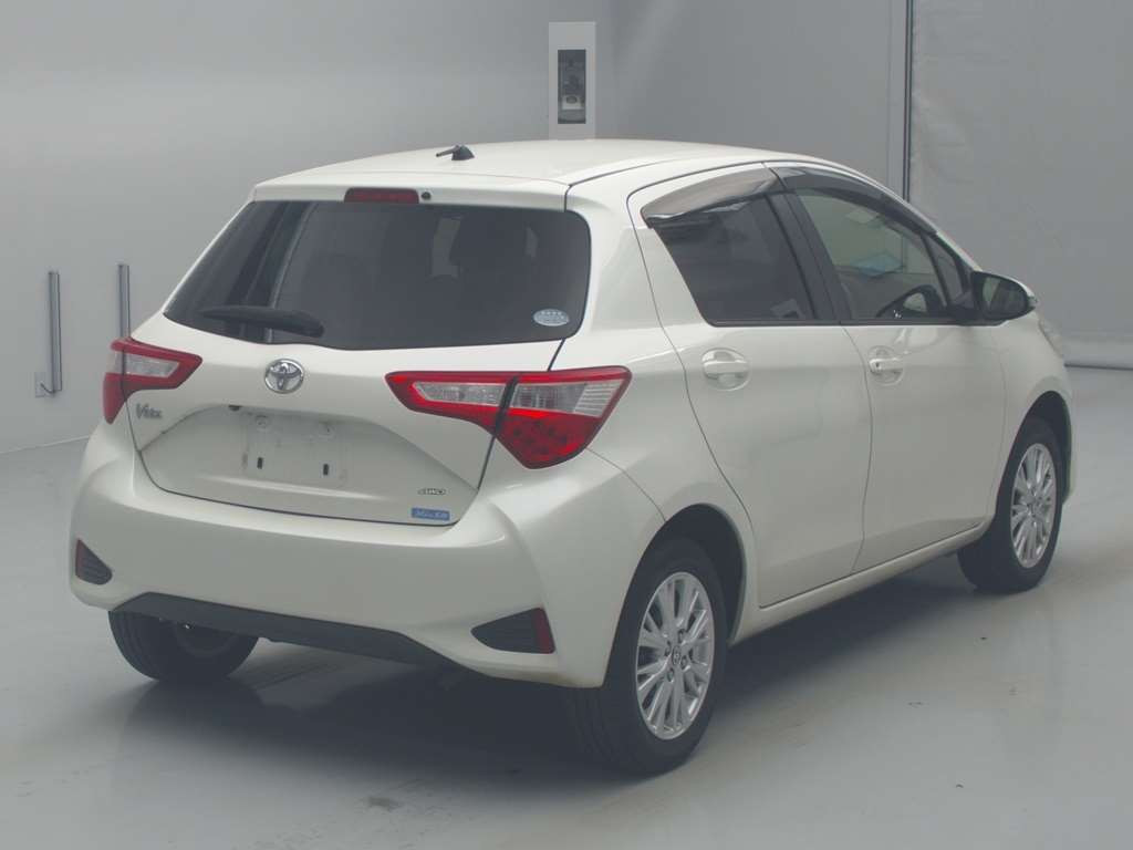 2017 Toyota Vitz NSP135[1]