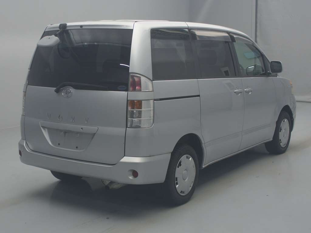 2003 Toyota Voxy AZR65G[1]