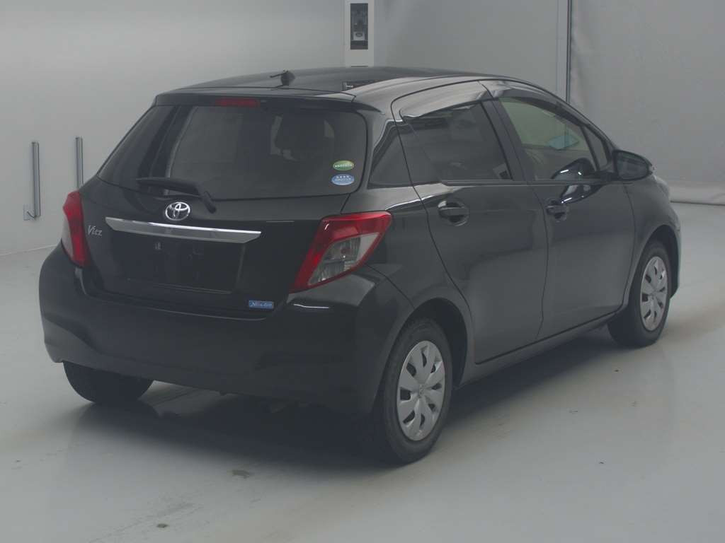 2013 Toyota Vitz NSP130[1]