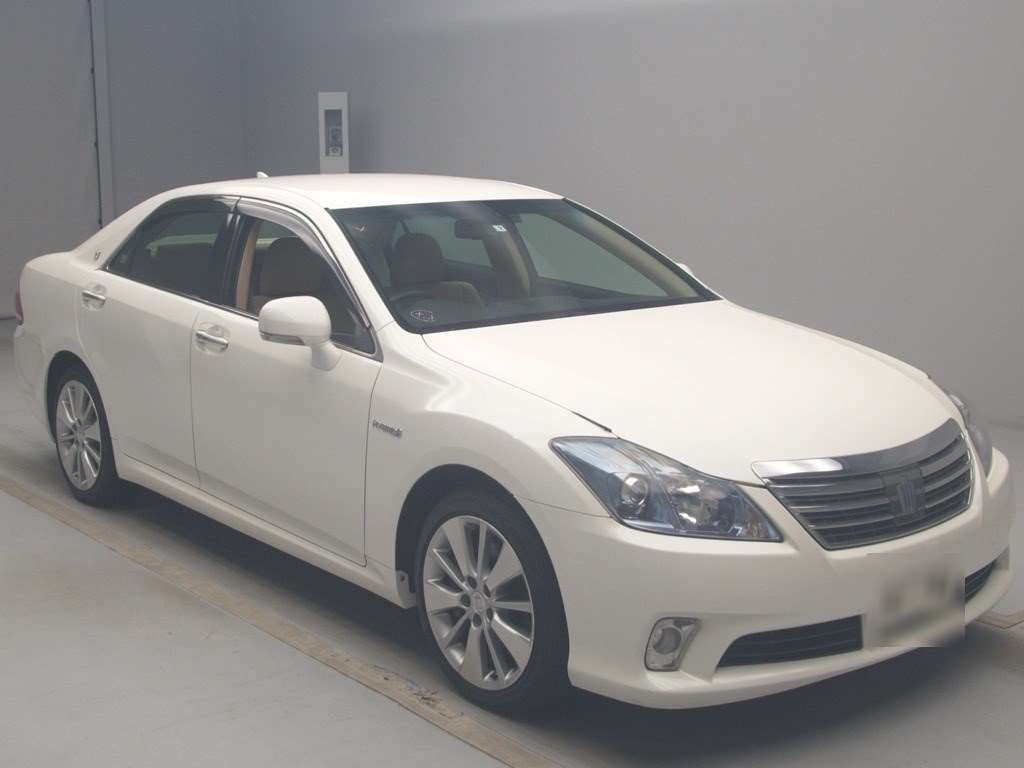 2011 Toyota Crown Hybrid GWS204[2]