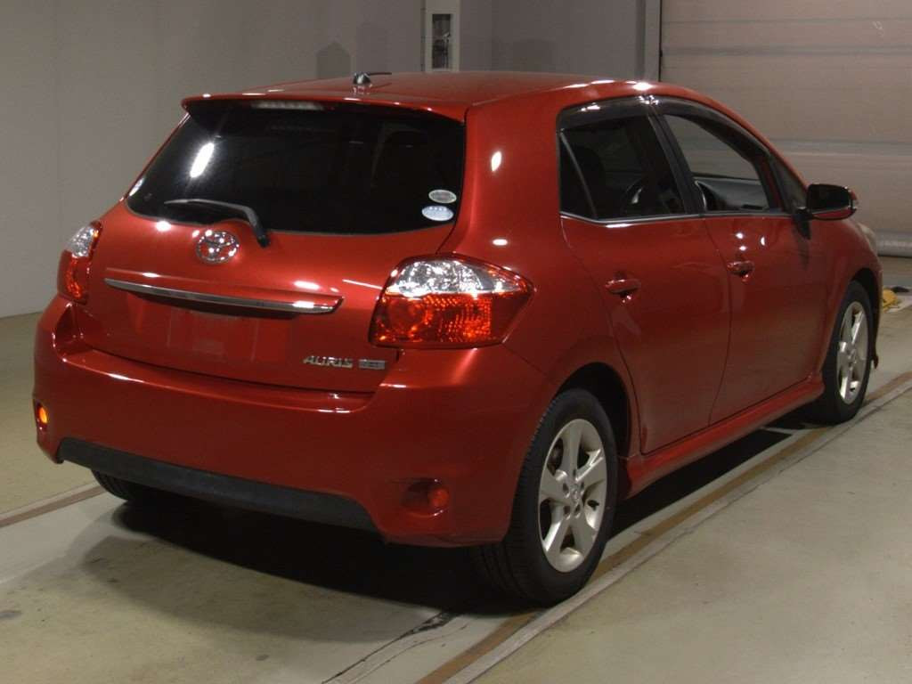 2011 Toyota Auris ZRE152H[1]