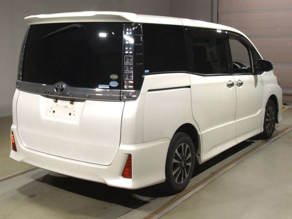 2015 Toyota Voxy ZRR80W[1]