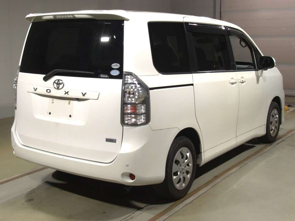 2011 Toyota Voxy ZRR70G[1]