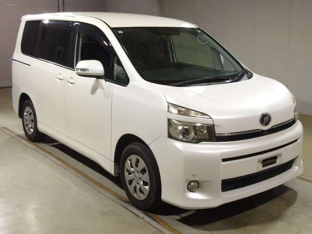 2011 Toyota Voxy ZRR70G[2]