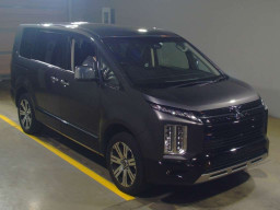 2021 Mitsubishi Delica D5