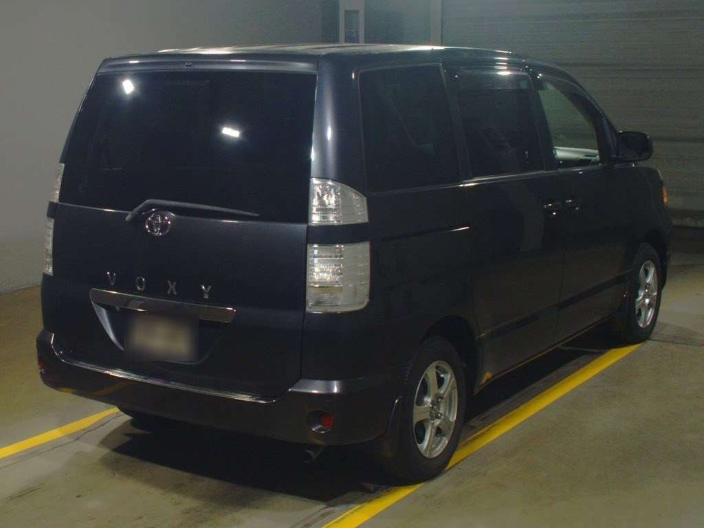 2006 Toyota Voxy AZR60G[1]