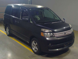 2006 Toyota Voxy