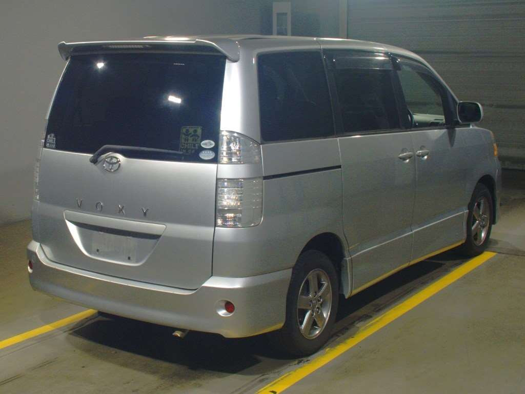 2006 Toyota Voxy AZR65G[1]