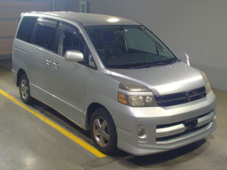 2006 Toyota Voxy