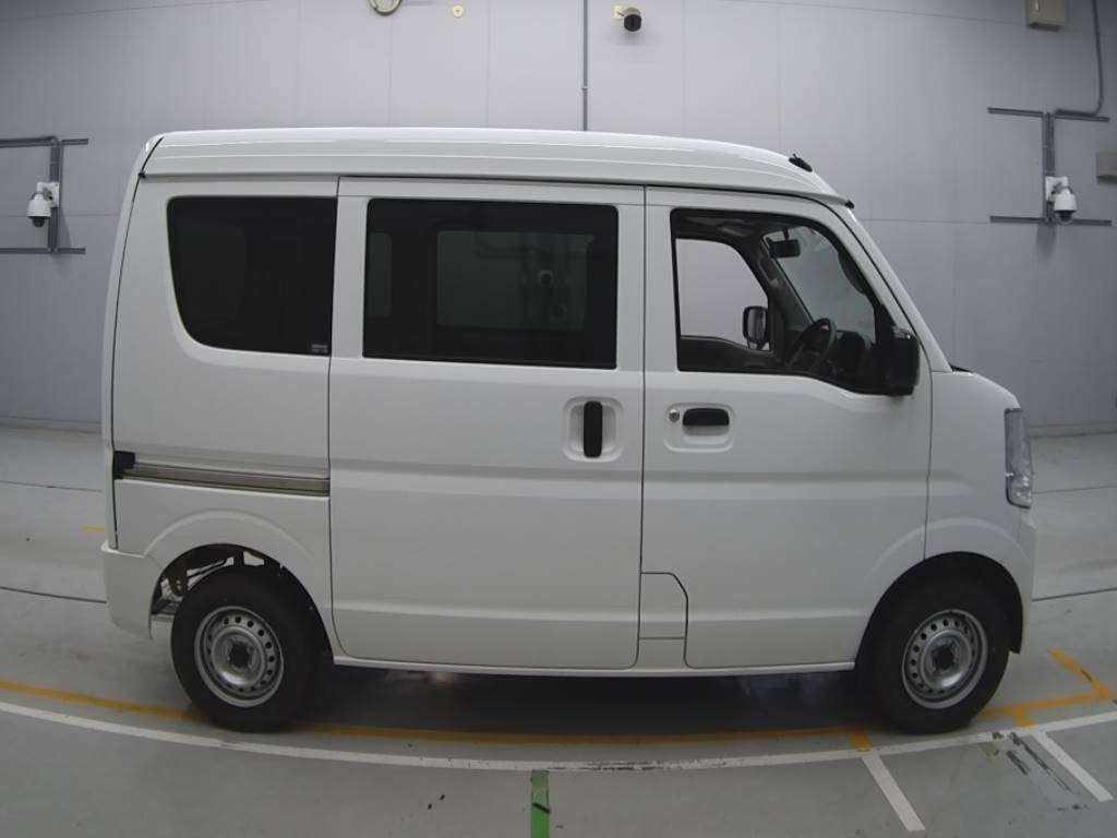 2022 Nissan NV100 Clipper DR17V[2]