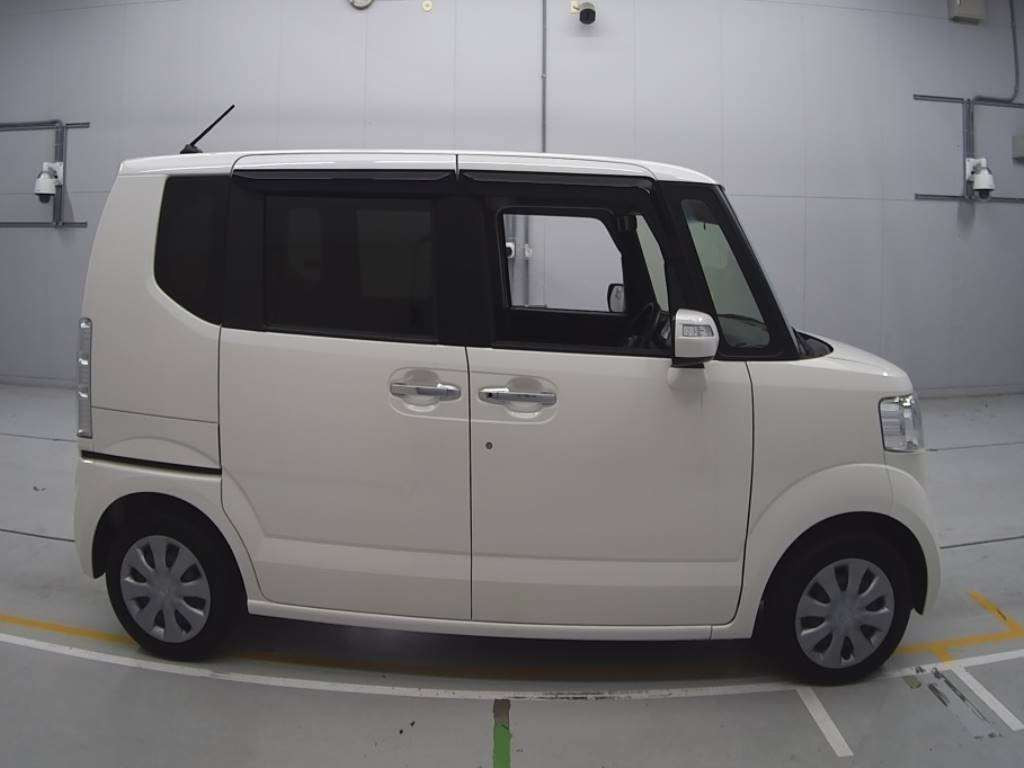 2017 Honda N-BOX JF1[2]