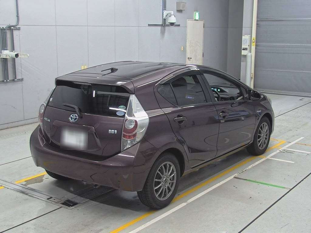 2014 Toyota Aqua NHP10[1]